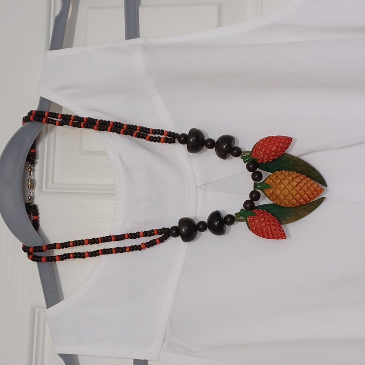 Vintage Wooden Beaded Tropical Necklace With Carved Wooden Fruit 11$